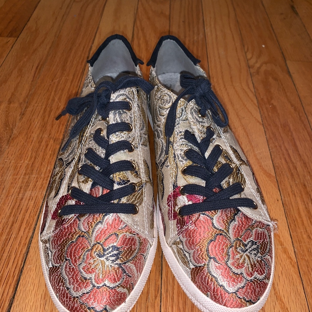 Nine West Size 8.5 Sneaker